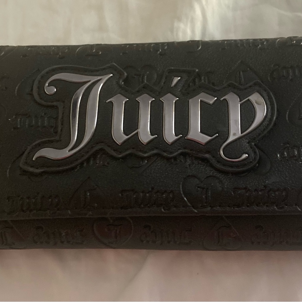 Juicy Couture Black walletwith Embossed Logo